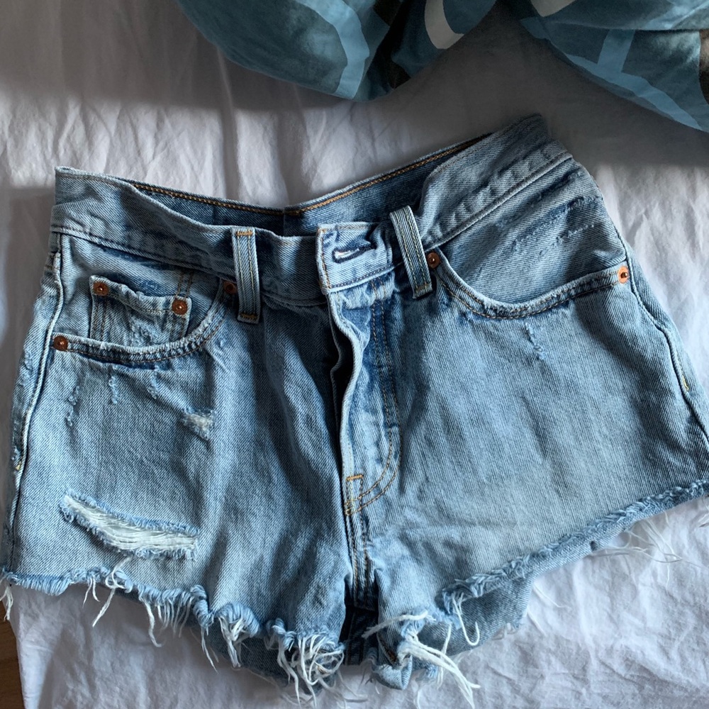 levi’s light wash shorts